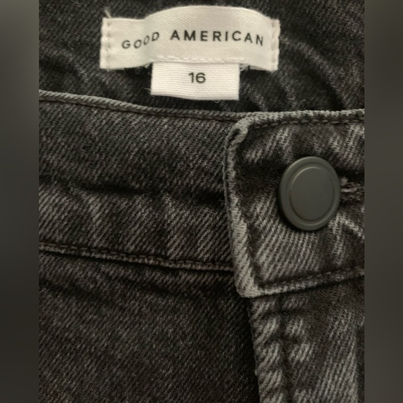 Good American Good ‘90s Shorts NWT - Picture 4 of 6